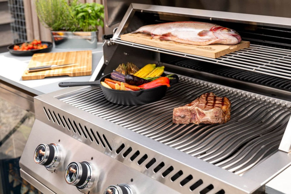 BUILT-IN BARBECUE 500 SERIES 32 BUILT-IN BARBECUE 4 Burners COD:CBI32PSS-IT